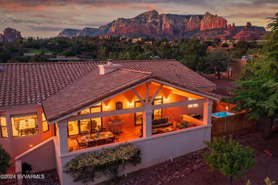 5 Bed 3 Bath Uptown Sedona-Game Room-Sauna-Cold Plunge-Jacuzzi-Gym Exterior foto