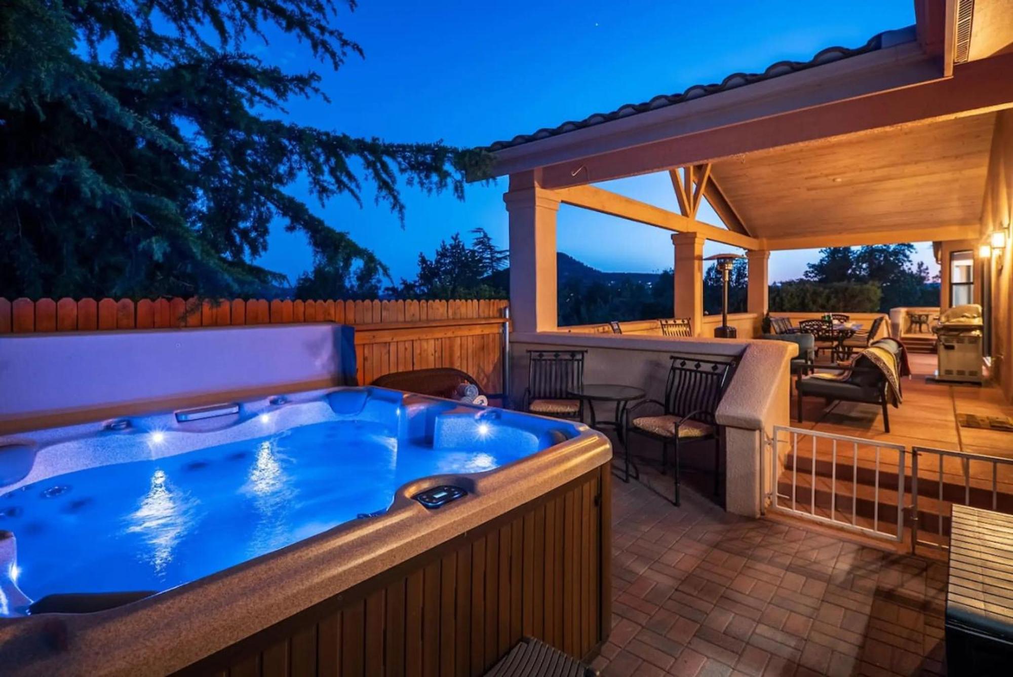5 Bed 3 Bath Uptown Sedona-Game Room-Sauna-Cold Plunge-Jacuzzi-Gym Exterior foto