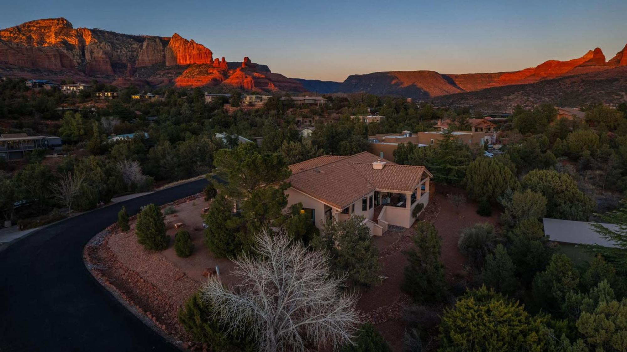 5 Bed 3 Bath Uptown Sedona-Game Room-Sauna-Cold Plunge-Jacuzzi-Gym Exterior foto